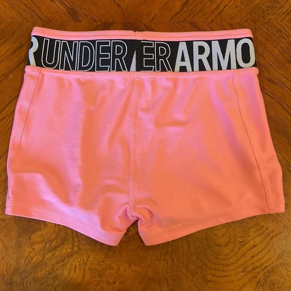 Girls tight fitting shorts - Picture 2 of 2